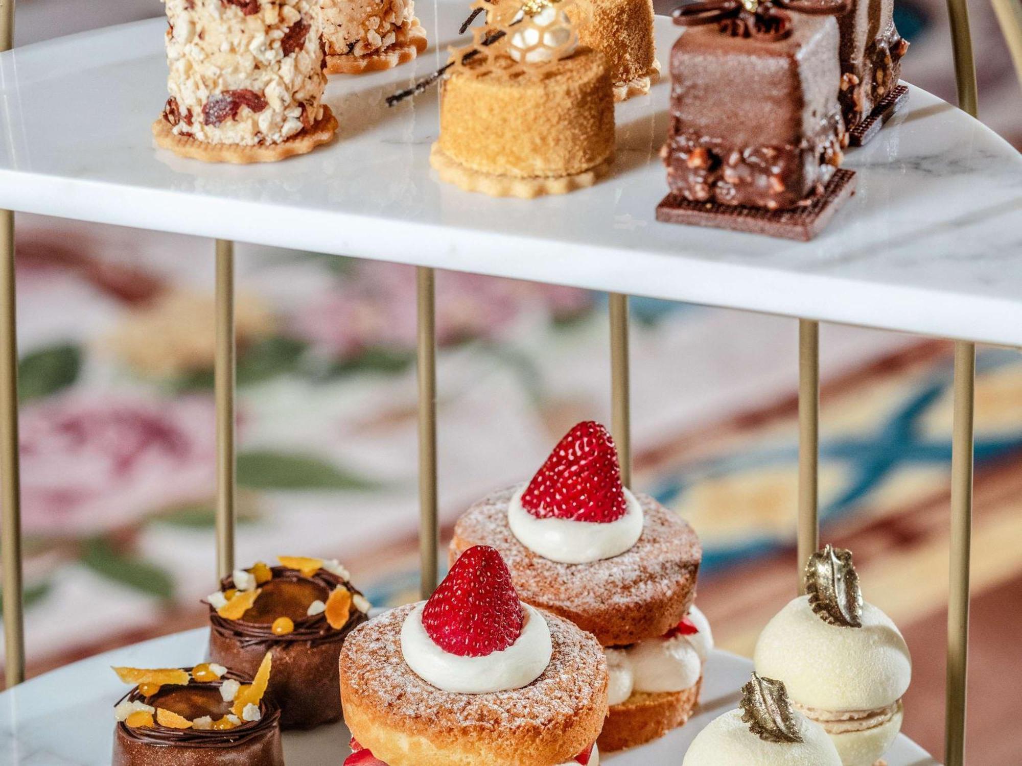 Raffles The Palm Hotel Dubai Exterior photo A selection of cakes