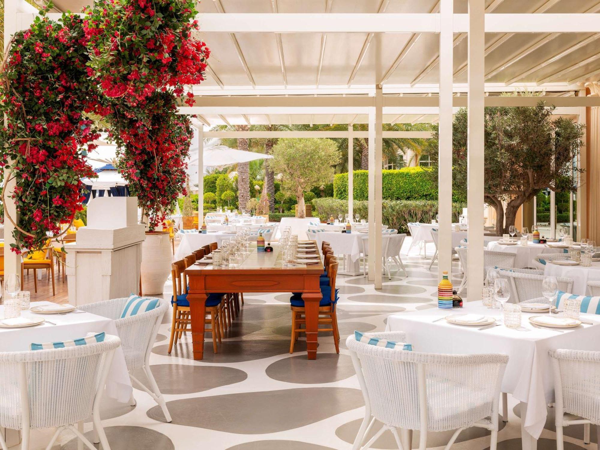 Raffles The Palm Hotel Dubai Exterior photo Restaurant