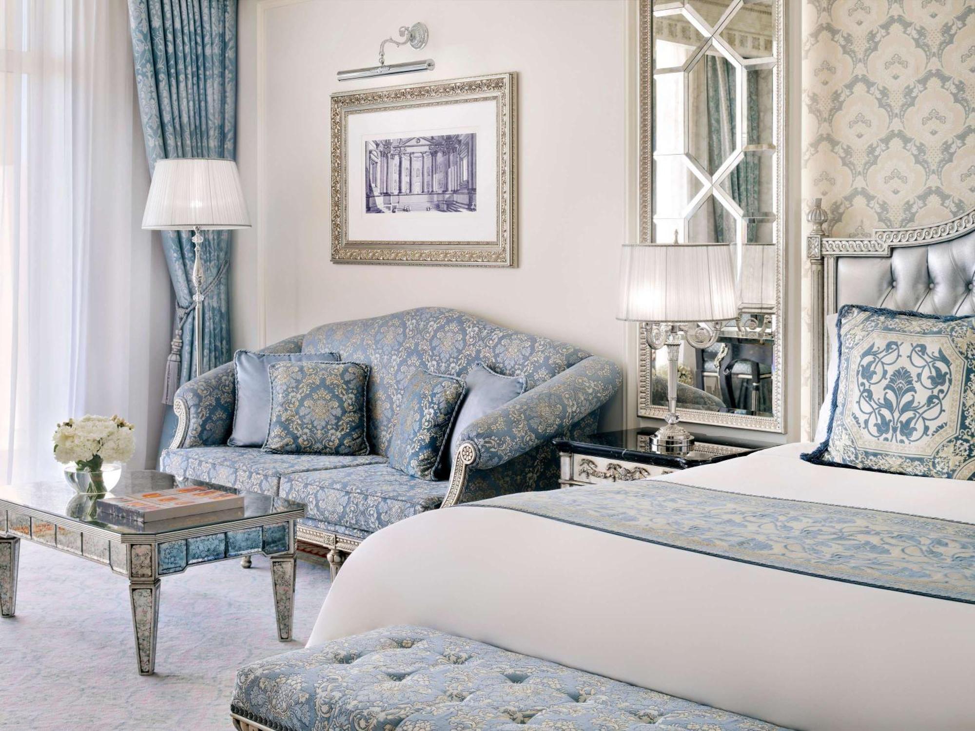 Raffles The Palm Hotel Dubai Exterior photo A bedroom at the Four Seasons Hotel