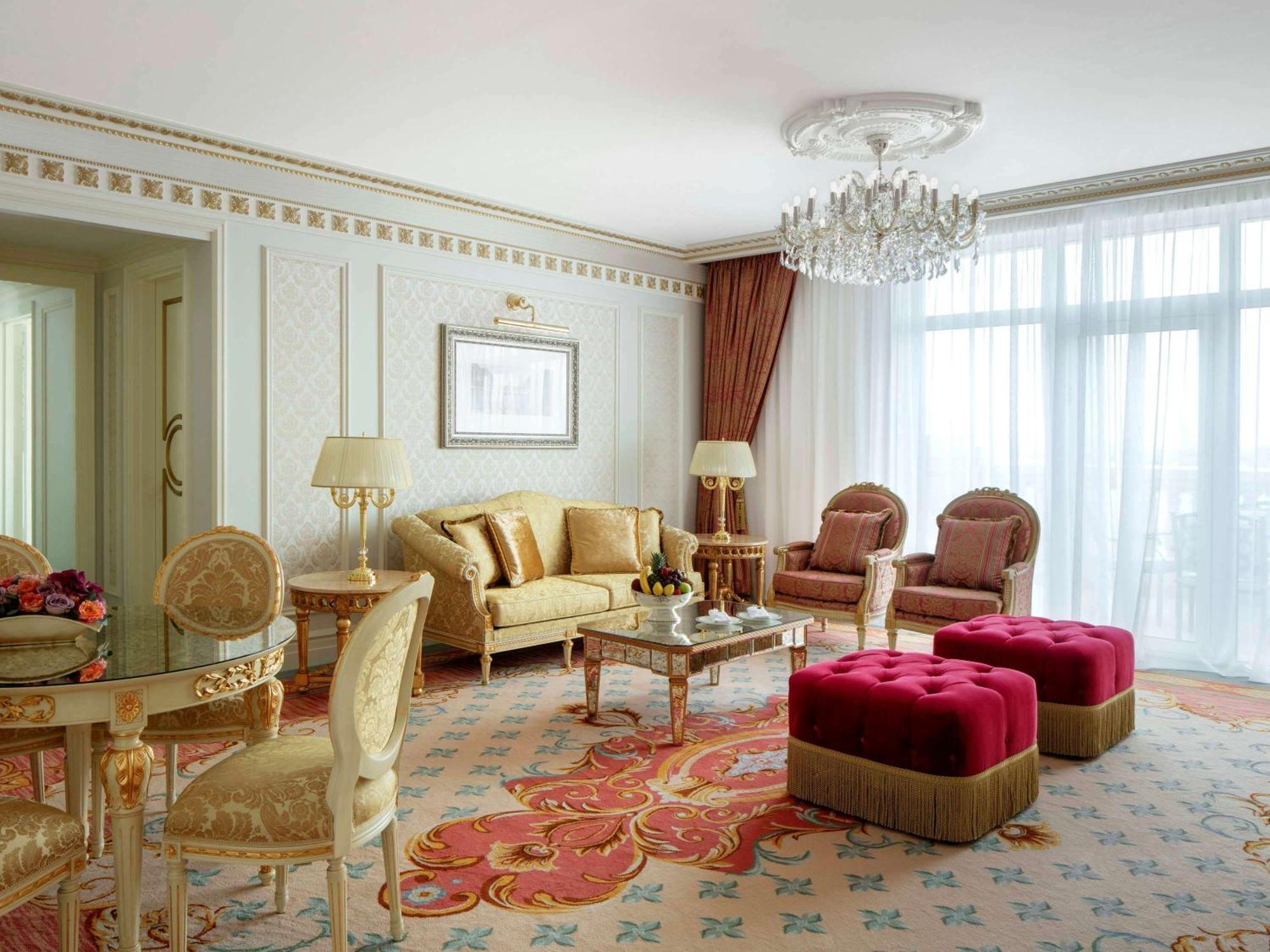 Raffles The Palm Hotel Dubai Exterior photo A suite at the Four Seasons Hotel